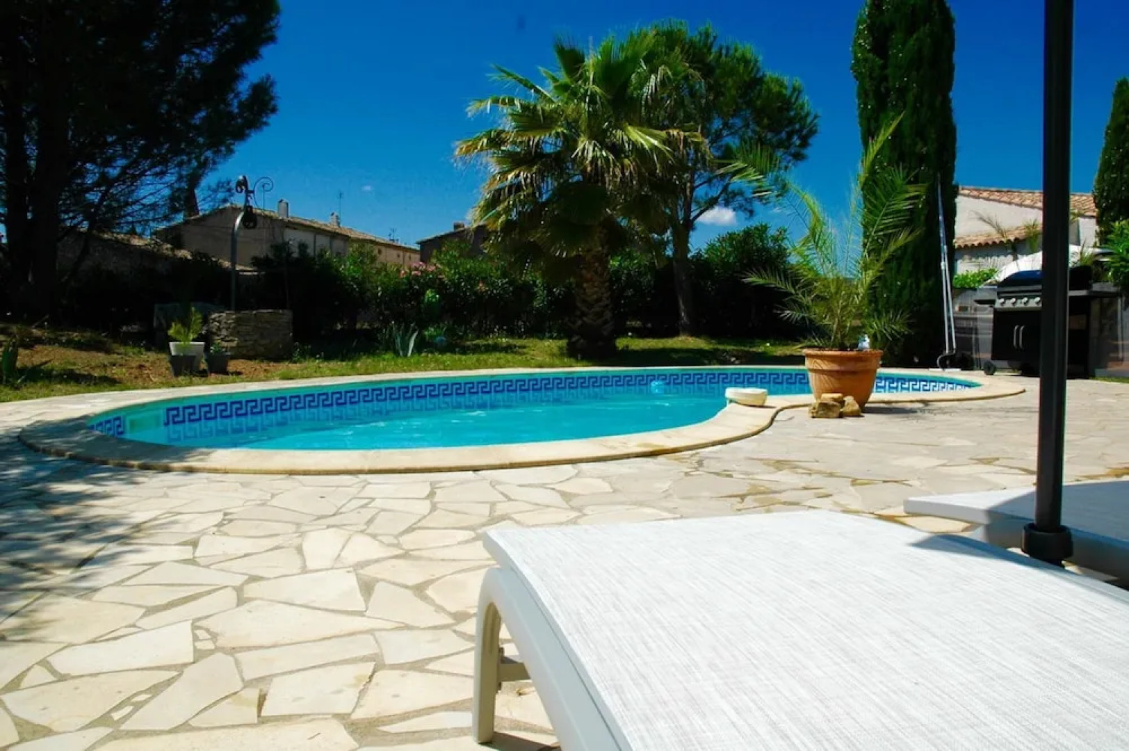 House With 4 Rooms in Pouzolles, With Wonderful Mountain View, Private