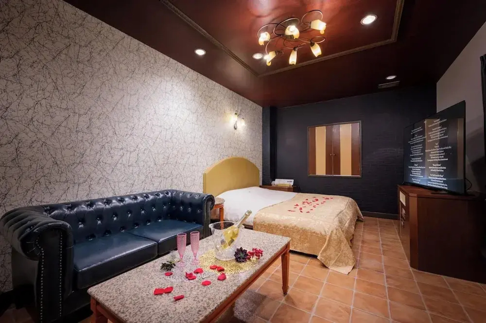 Happy Kiss - Adults Only