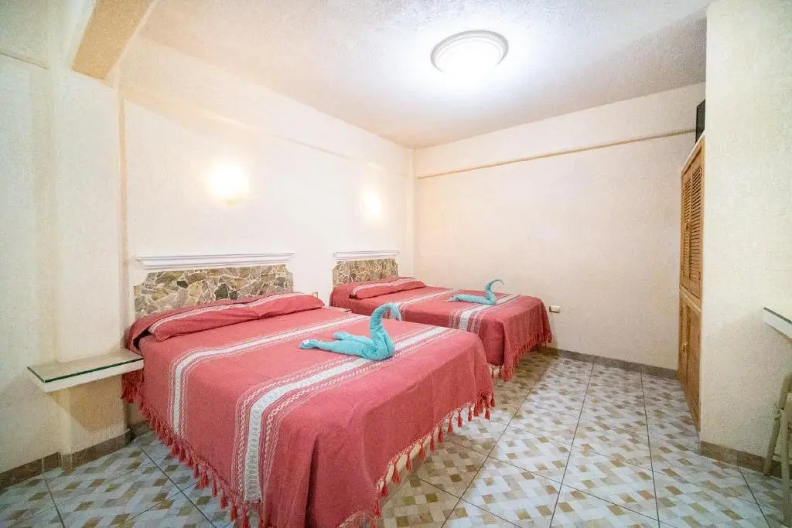 PENINSULA STAYS Business Hotel 2 CAMAS Matrimoniales