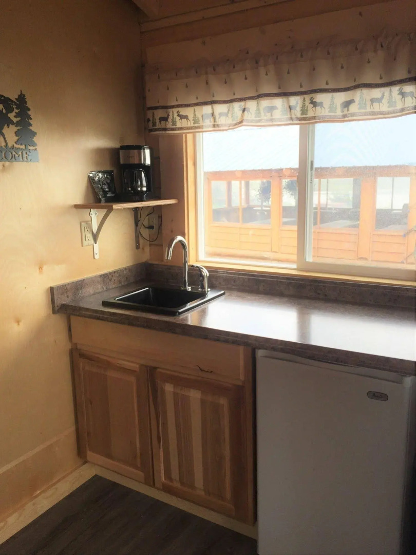 Beluga Lookout Lodge and RV Park