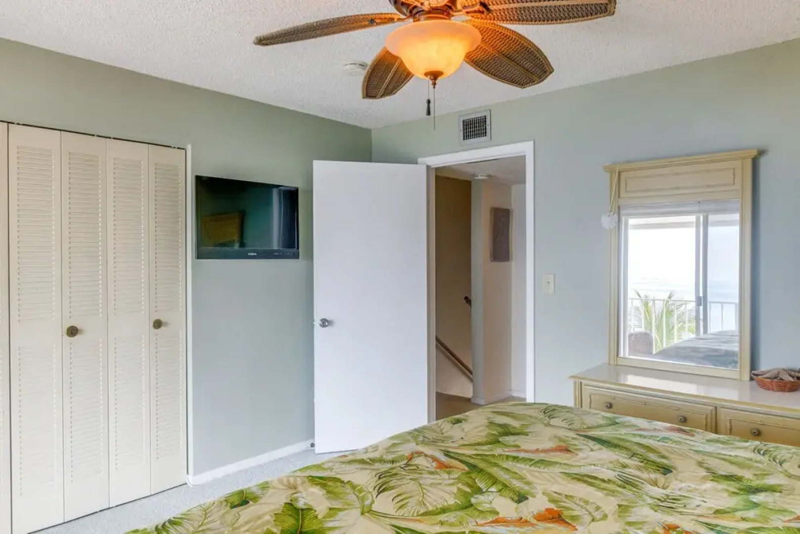 Beachfront Tavernier Abode w/ Balcony & Bay Views!