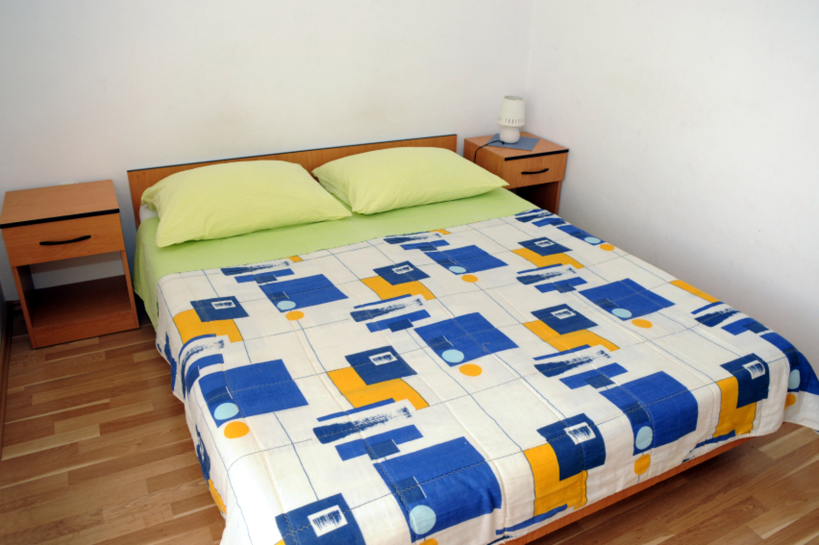 Studio apartment Port - great loaction and free parking: SA3 Murter, Island Murter