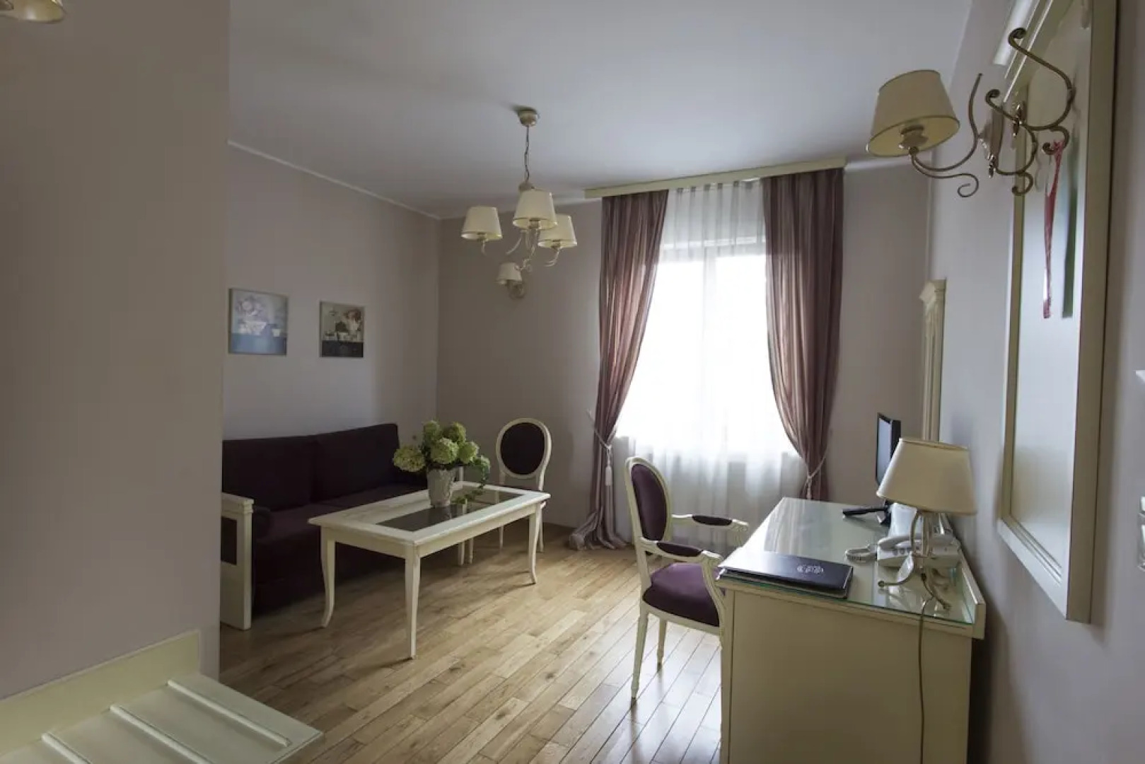 Villa Estera - Hotel & Restauracja