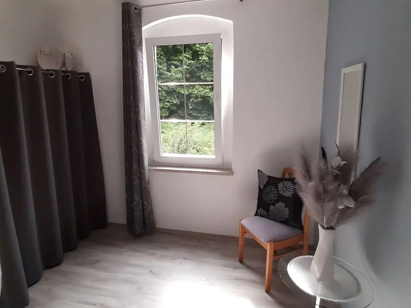 Lakeside Comfort With Garden