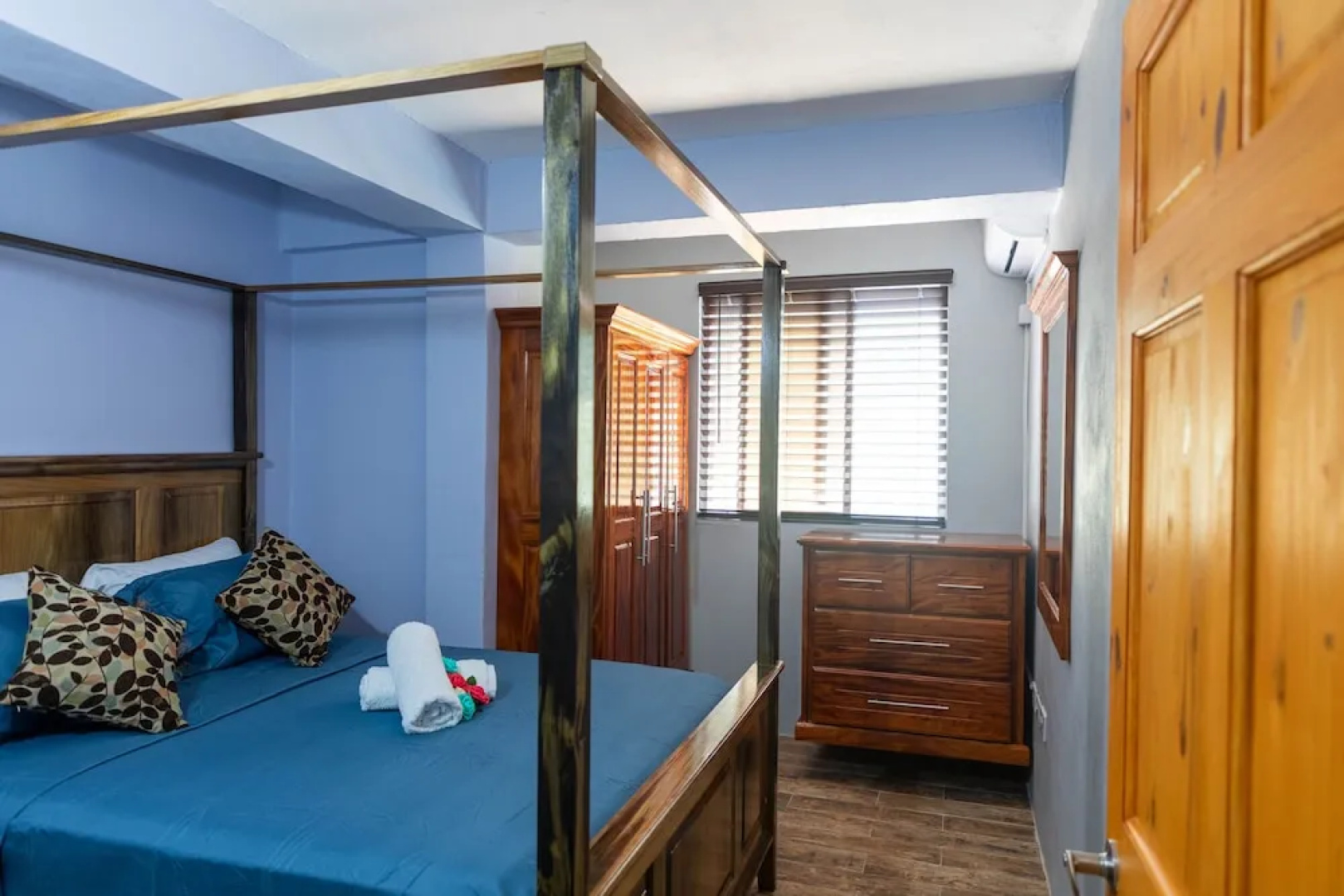 Topaz Apartment Villas-Pool Side Piton v