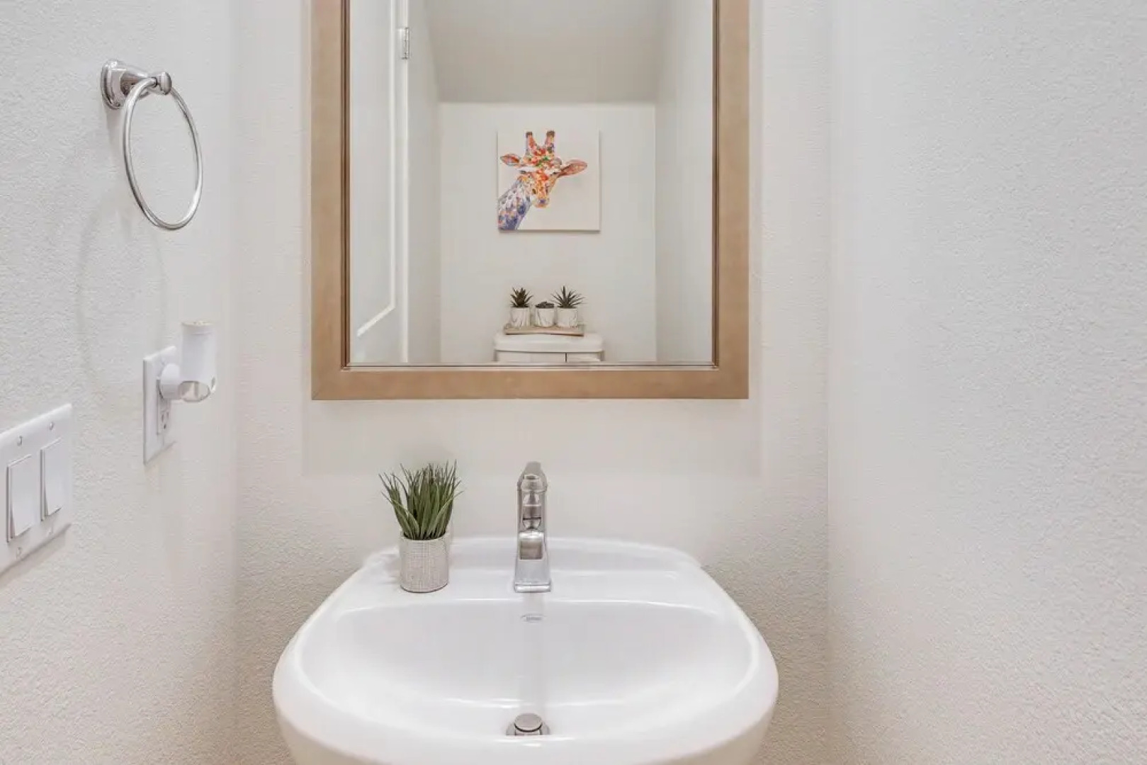 Quiet Simi Valley Home w/ Patio & Pool Access!