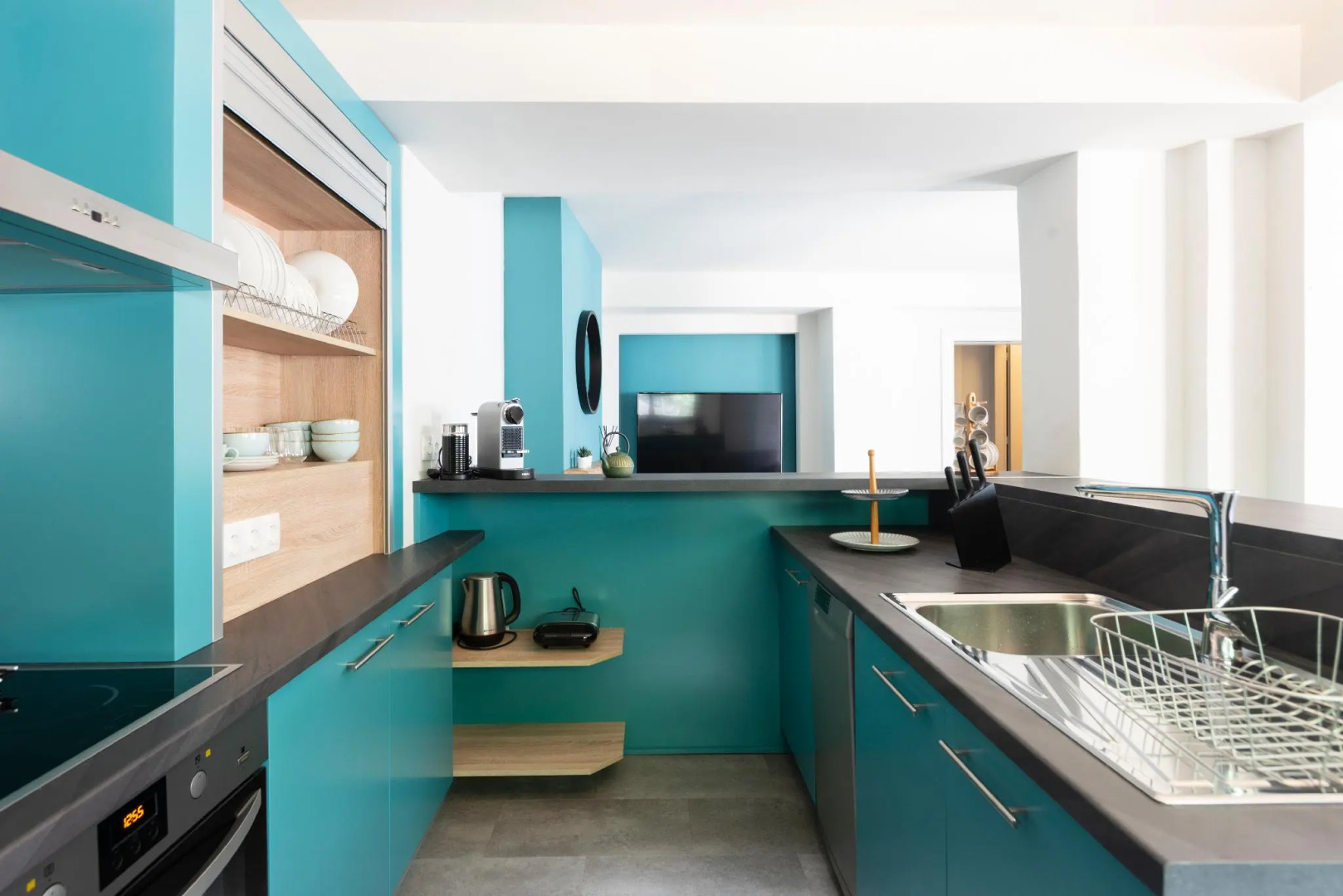 GroundFloor Apt w/Smallyard in the Heart of City