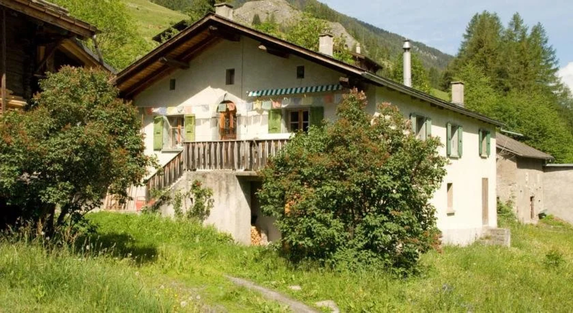 Maison aux Volets Verts