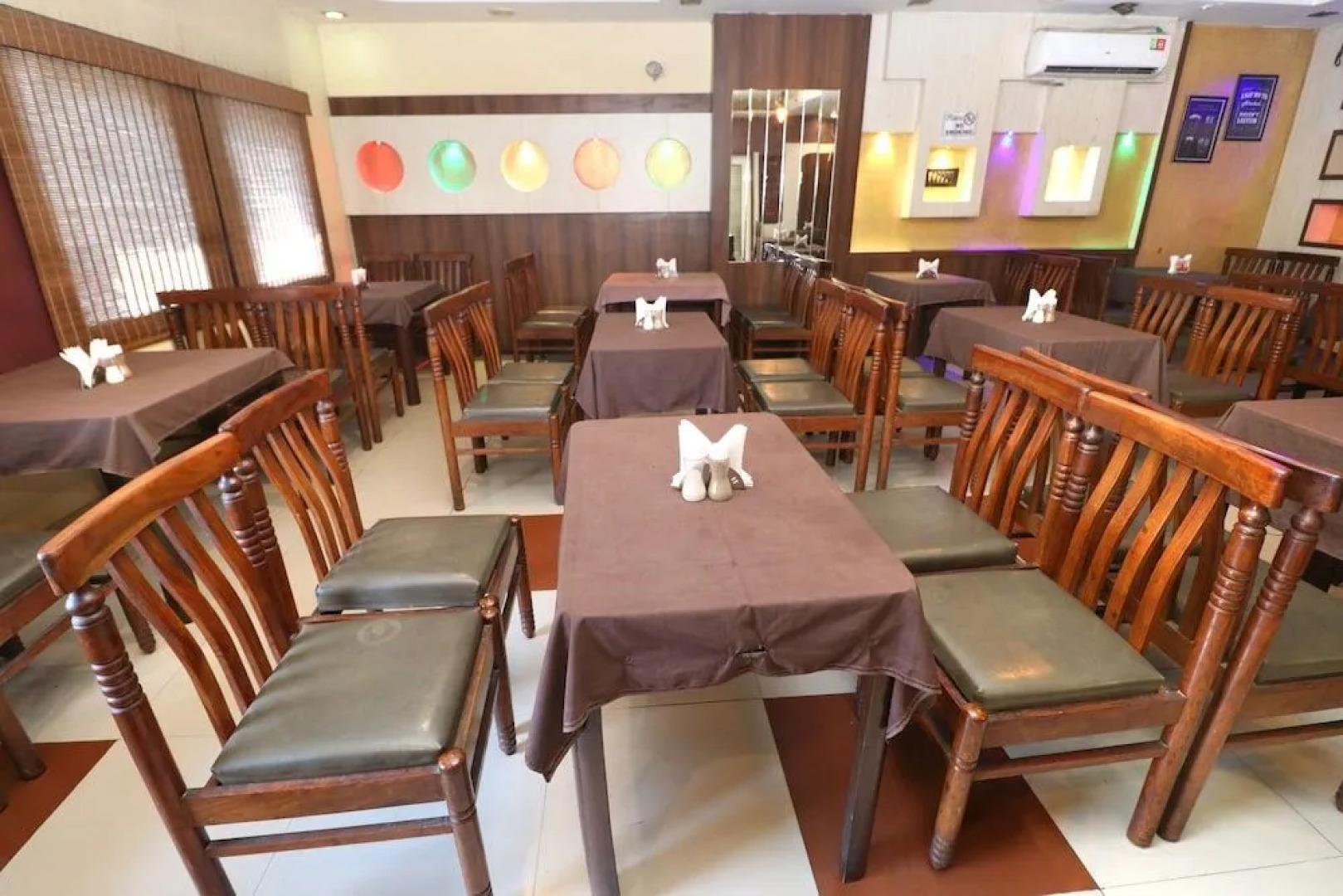 Oyo 30127 Hotel Sabina International