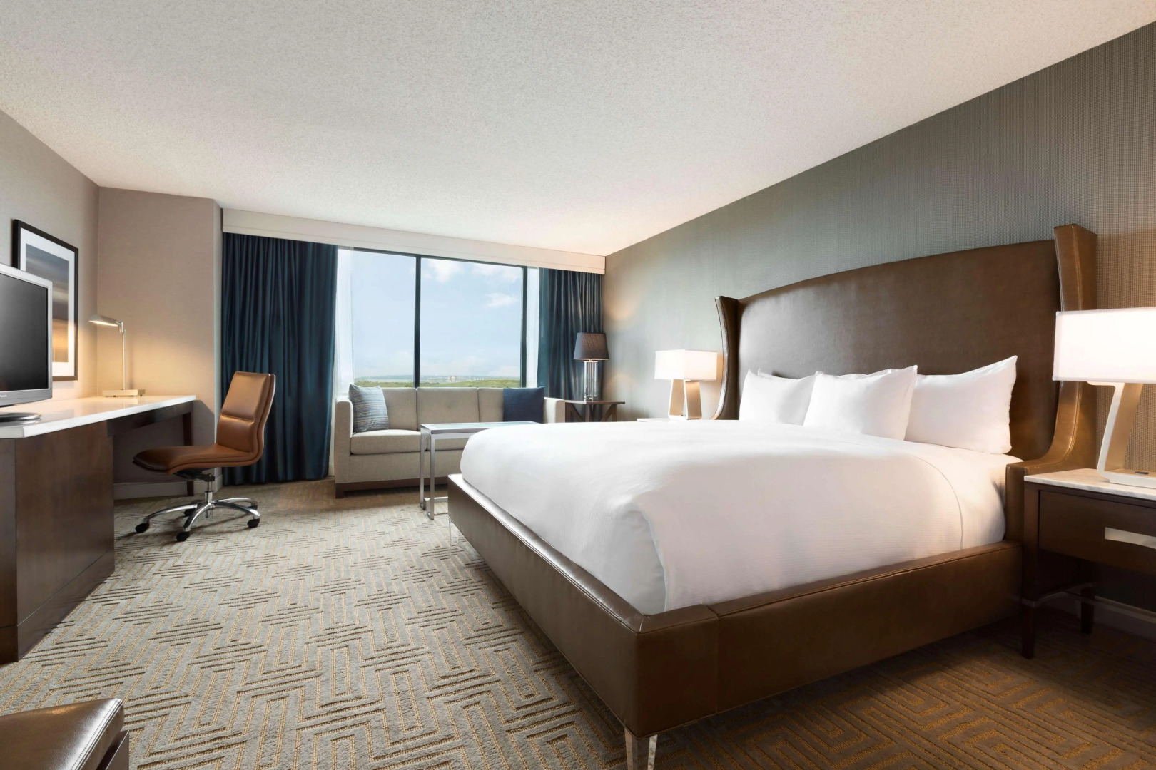 Hilton East Brunswick Hotel & Executive Meeting Center