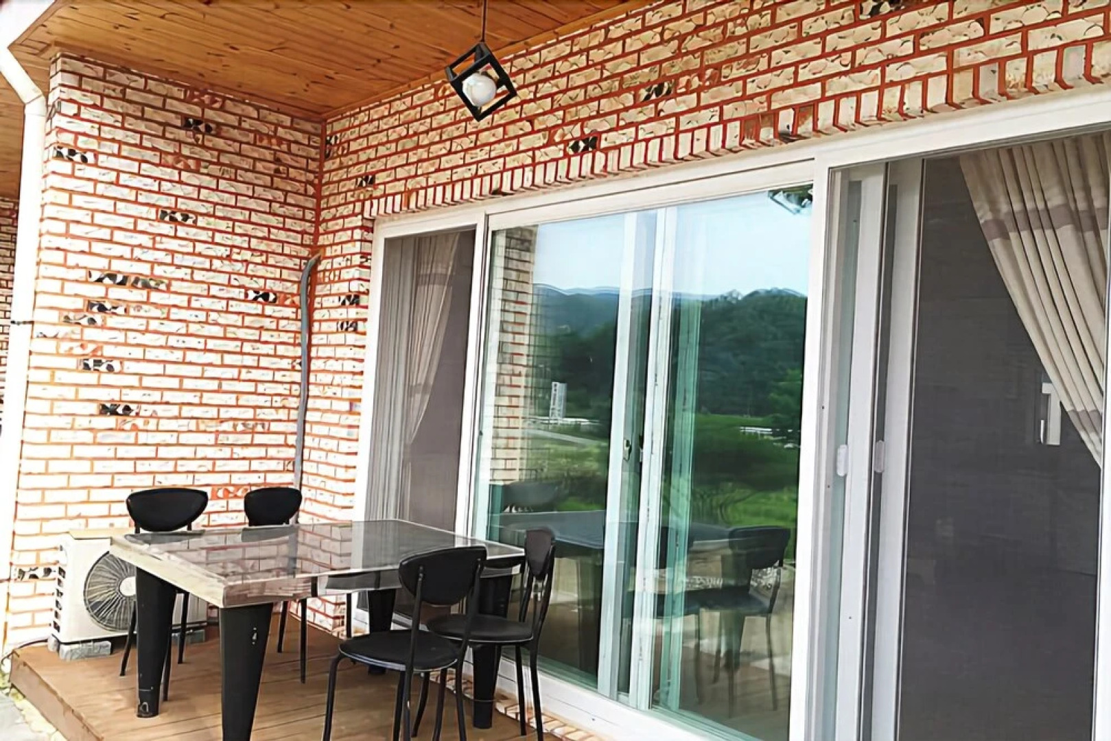 Hwacheon Mountain Water Smell the Smell of Ocher Pension