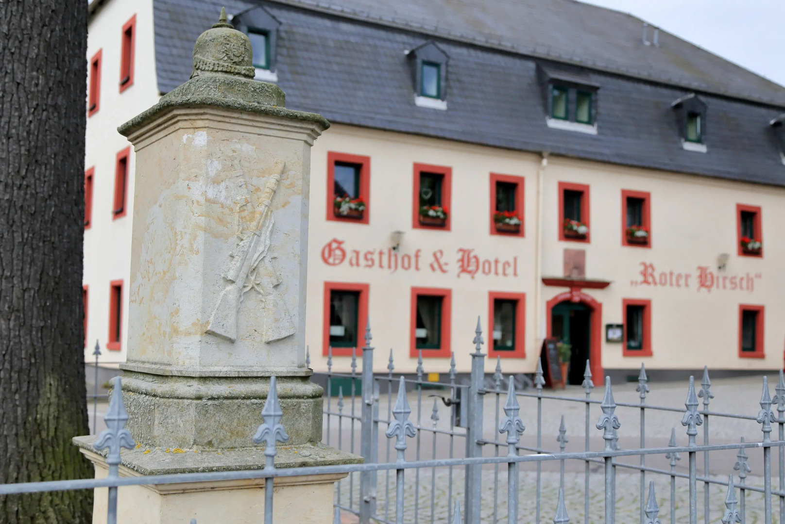 Pension Gasthof und Hotel Roter Hirsch