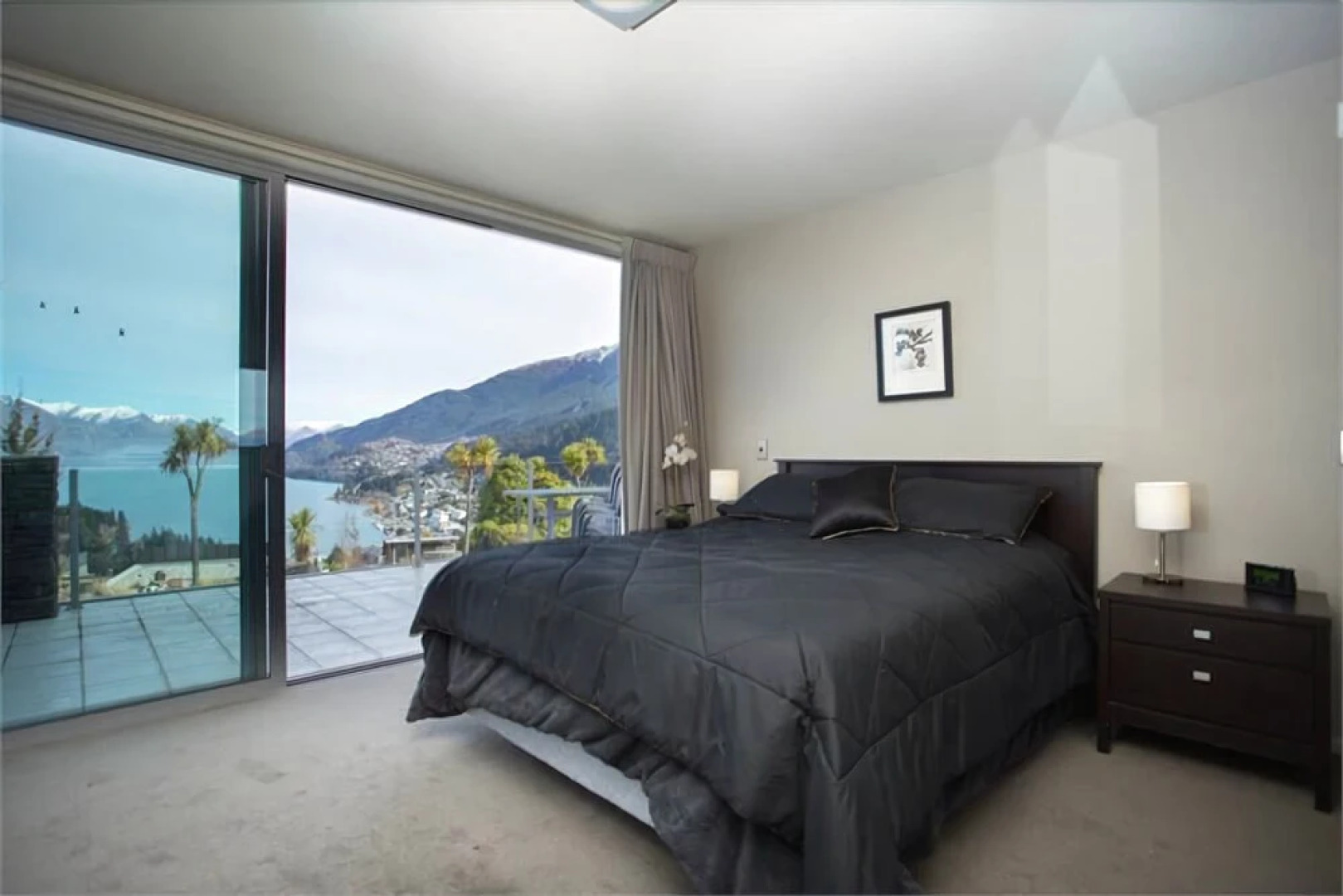 Downtown Queenstown Apartment