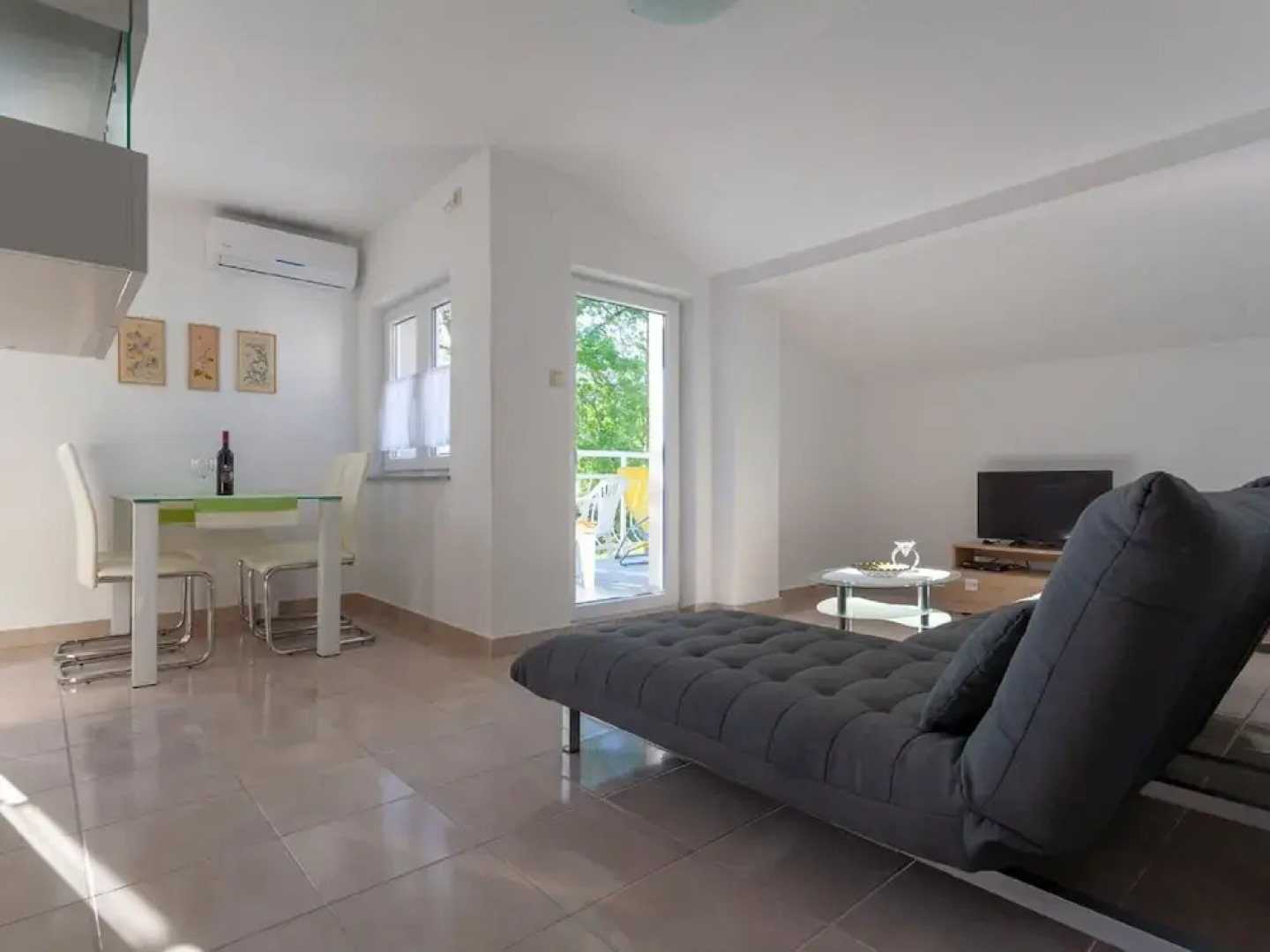 Apartment in Sveti Vid Near the Adriatic