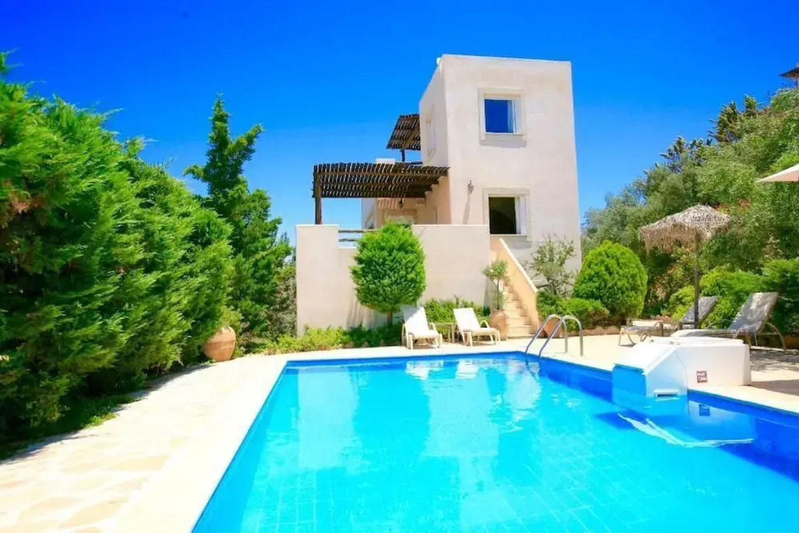 Myrsini Villa by LeaderStay