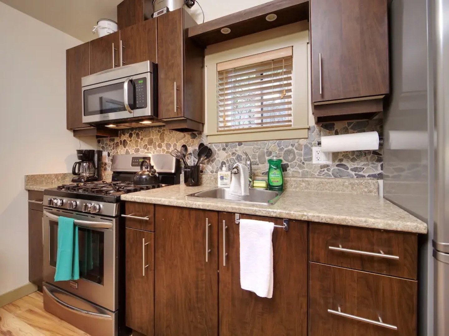 Handsome Dan's Port Renfrew