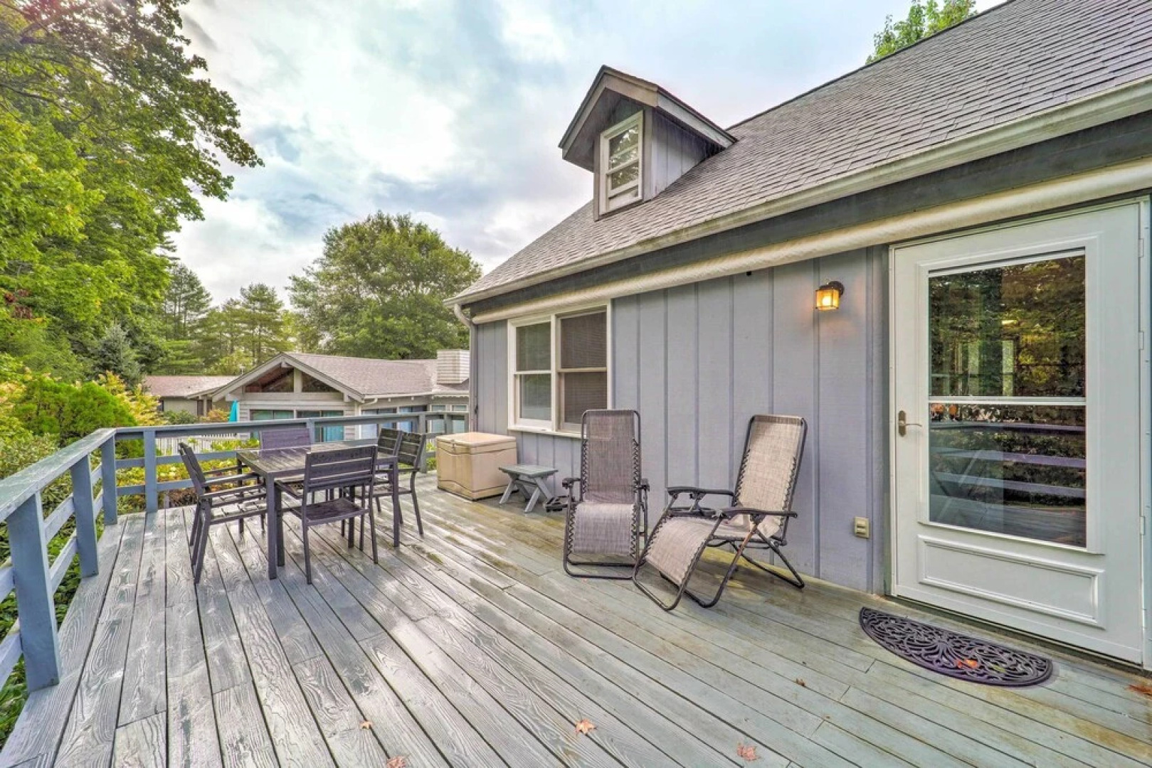 Peaceful Newland Family Cottage w/ 2 Decks!