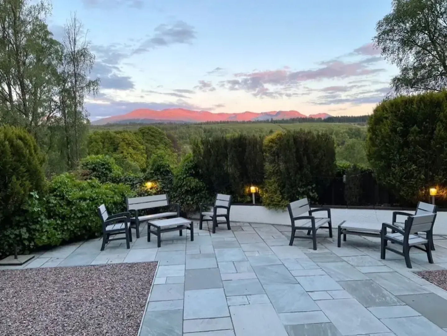 Highland Comfort With Mountain Views
