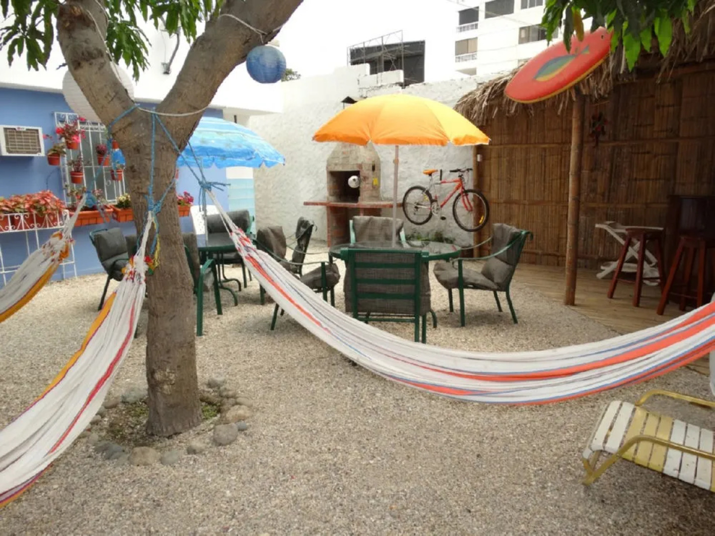 Chescos Hostel & Hotel