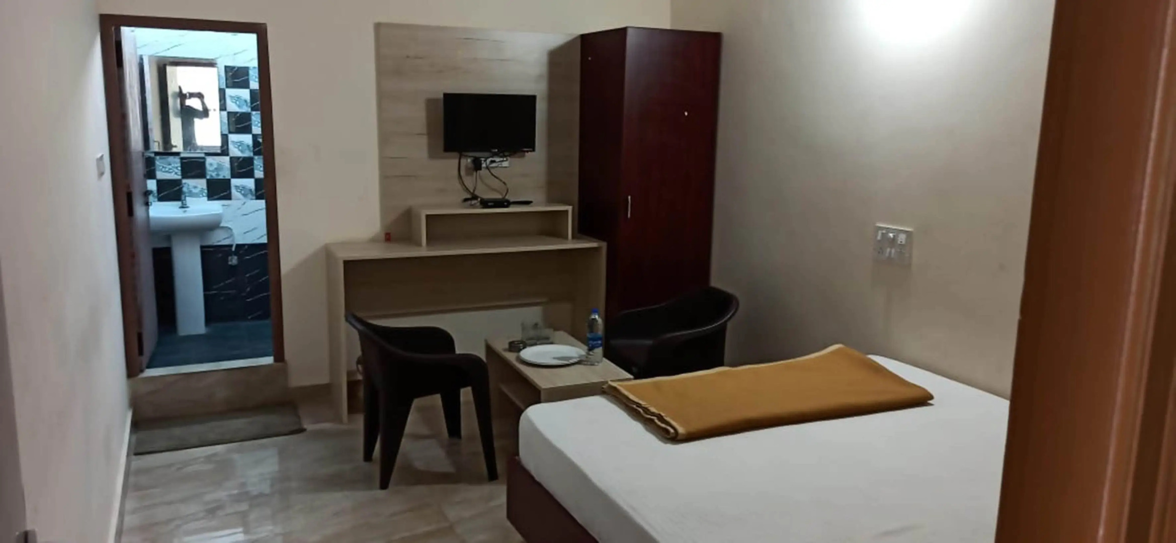 iROOMZ Suchira Lodge