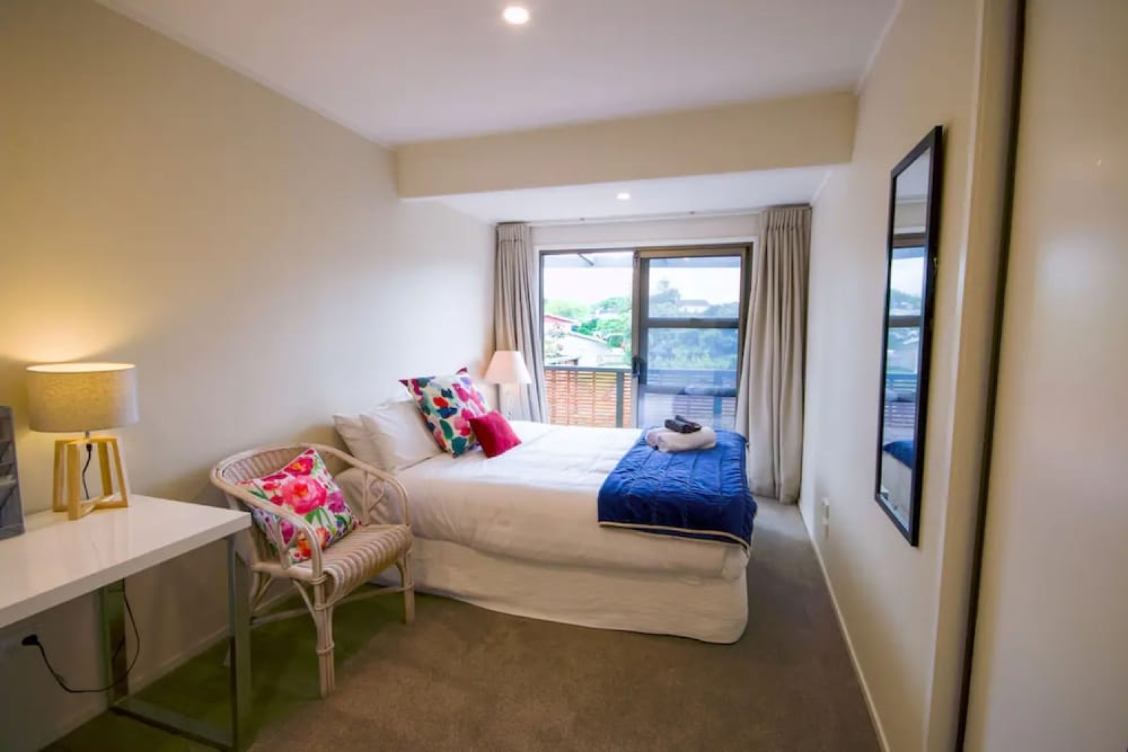 Bright 2 Bedroom Home in East Auckland