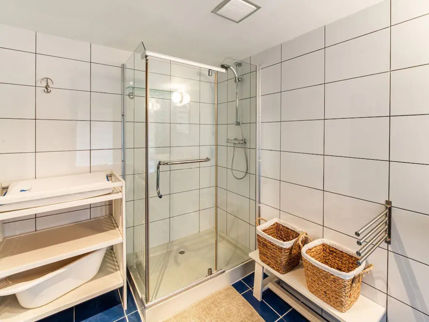 Beautiful Group House With Large Garden