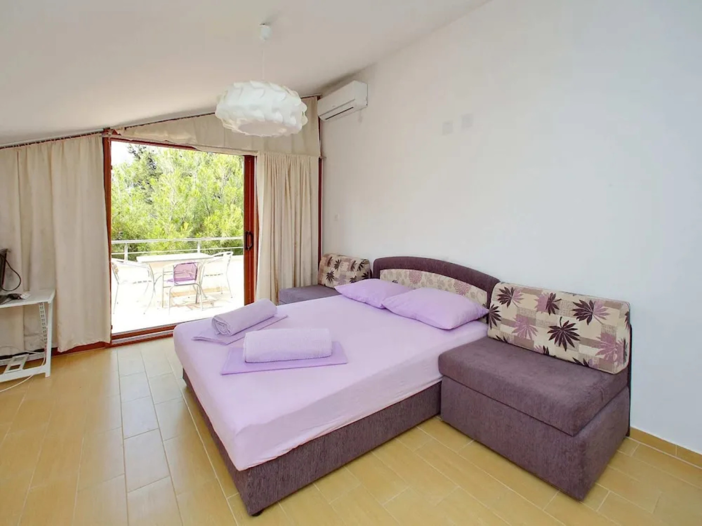 Fantastic Holiday Home With Amazing Garden, Private Pool, Directly on the Beach