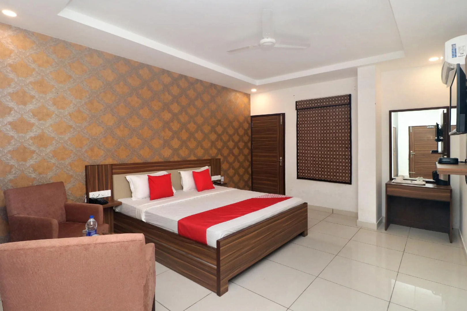 OYO 19817 Hotel Star 79