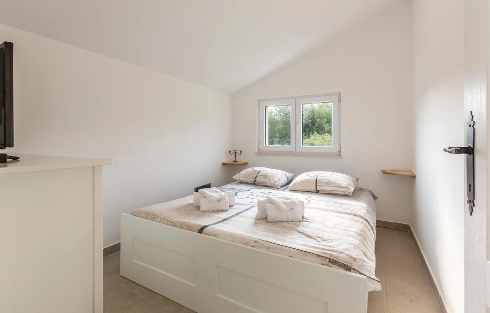 Beautiful Home in Kastel Novi With Wifi and 4 Bedrooms