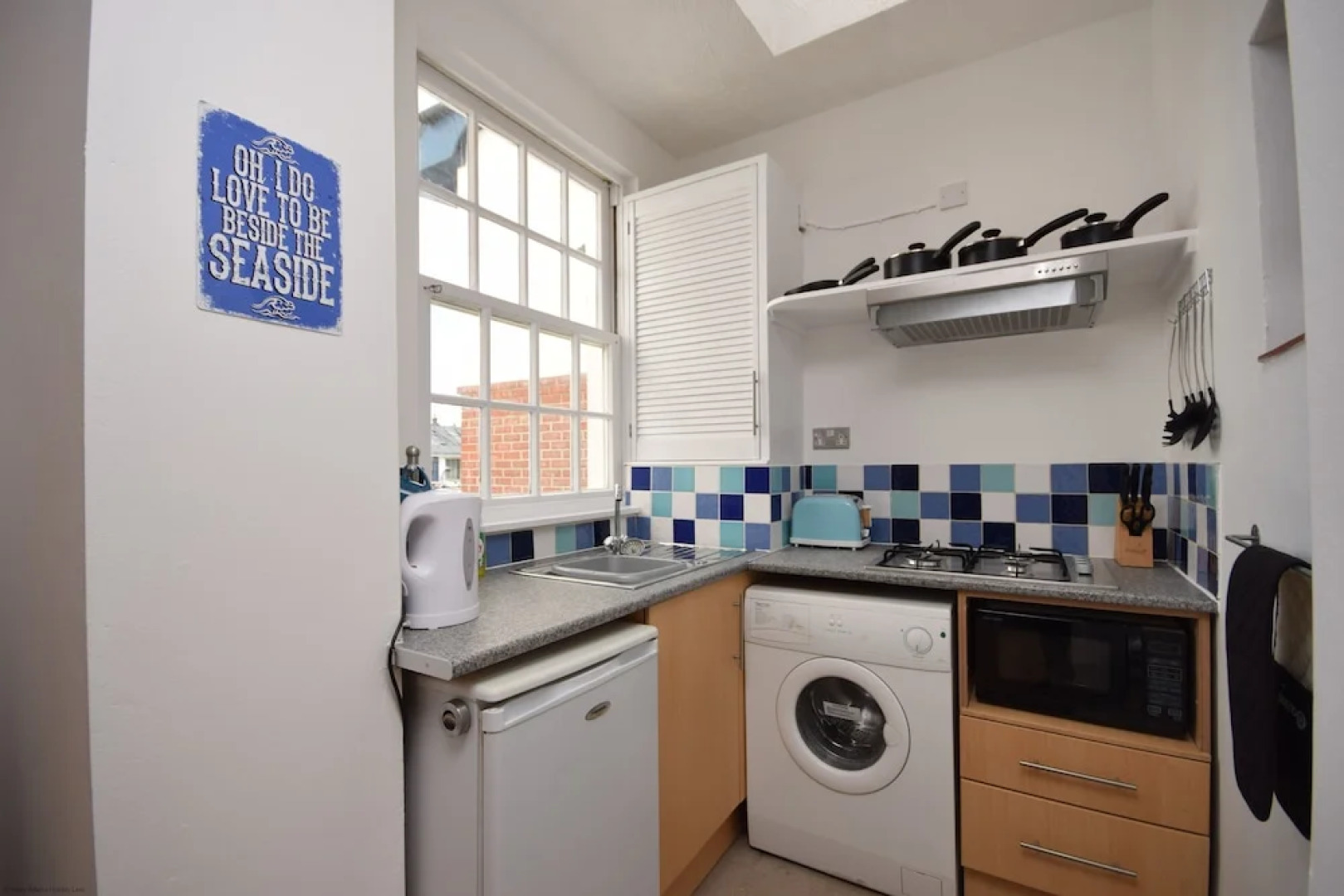 Dolphin House 490929