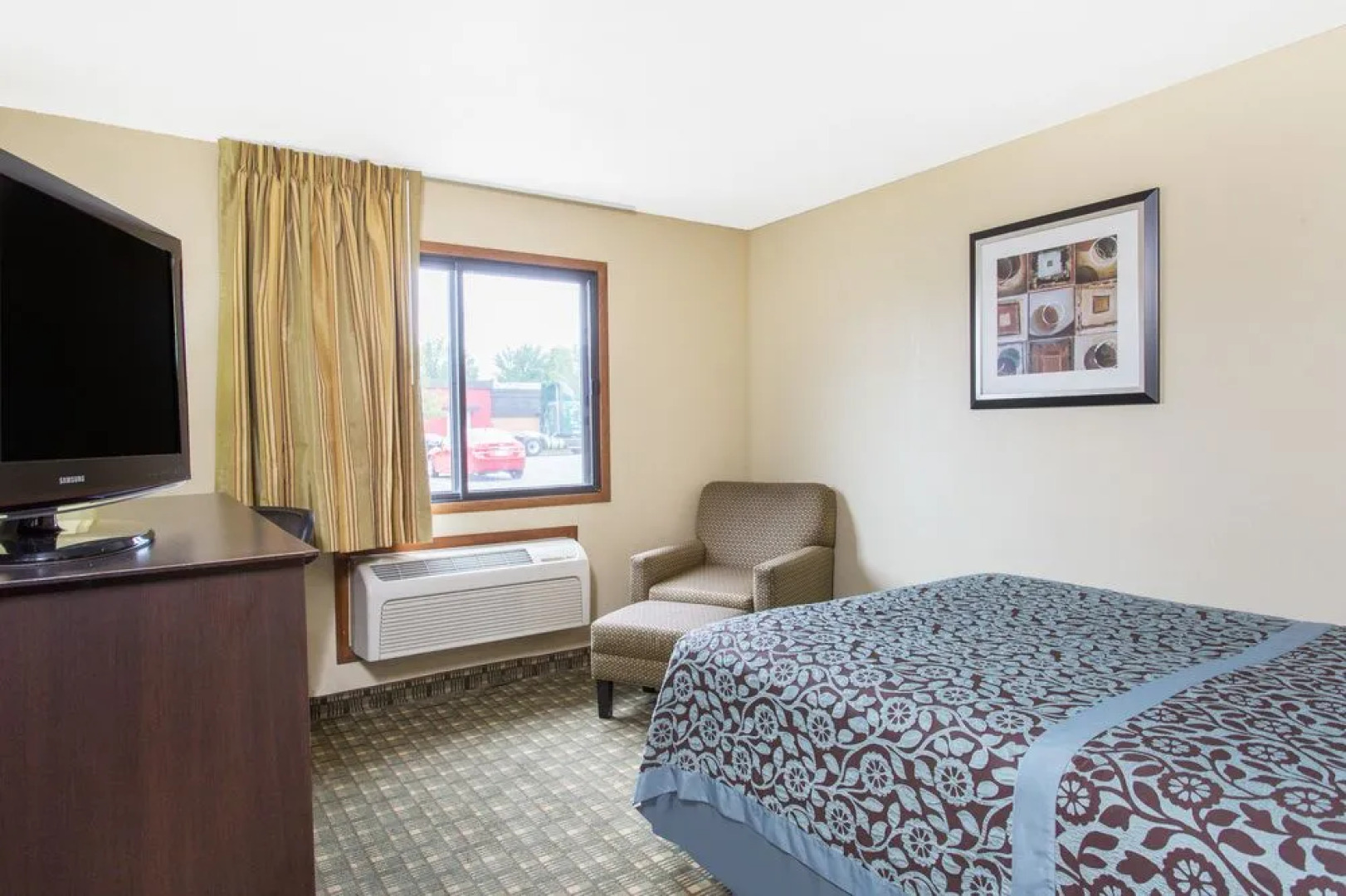 Days Inn & Suites Waterloo