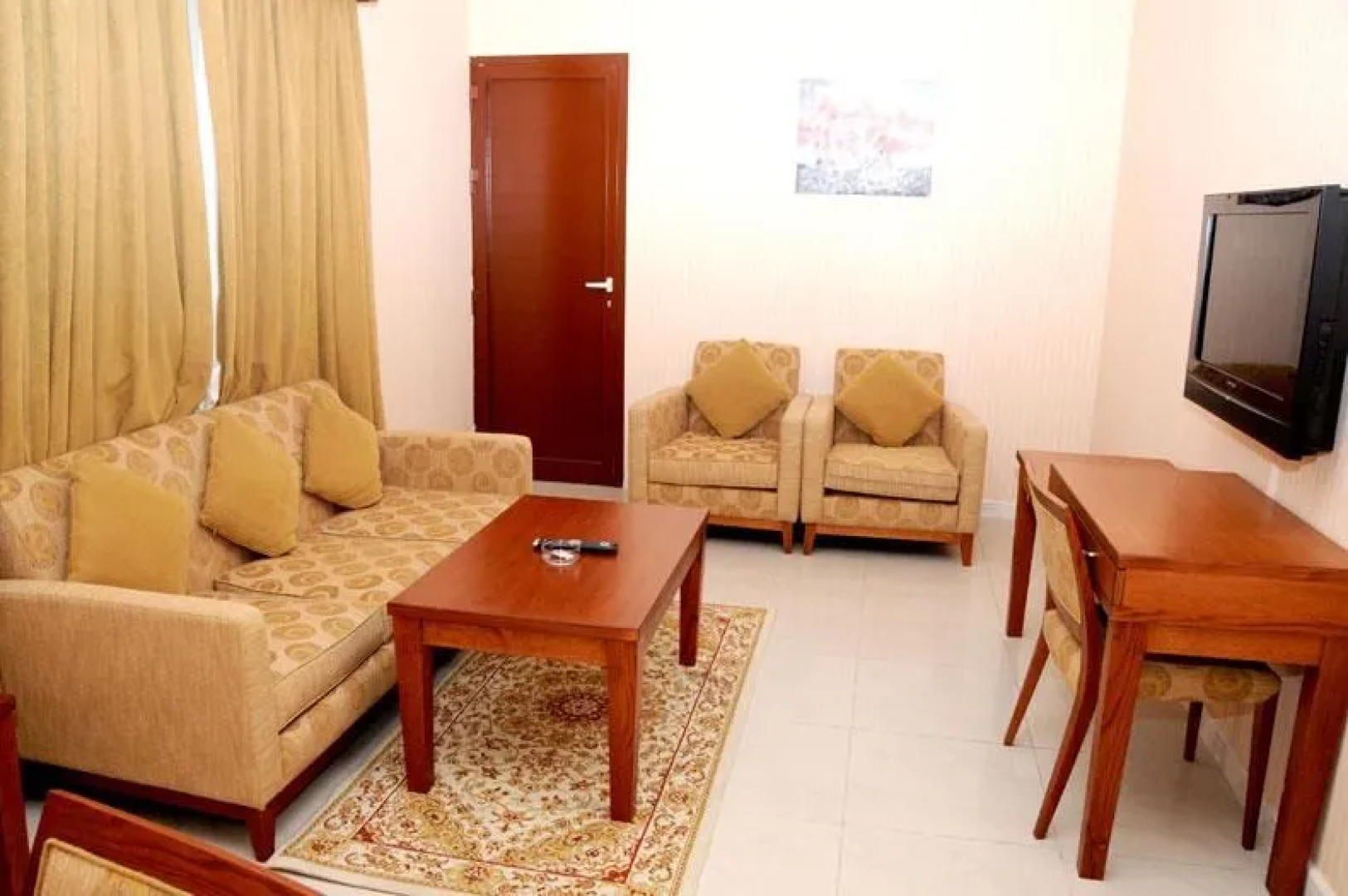 California Suites Hotel