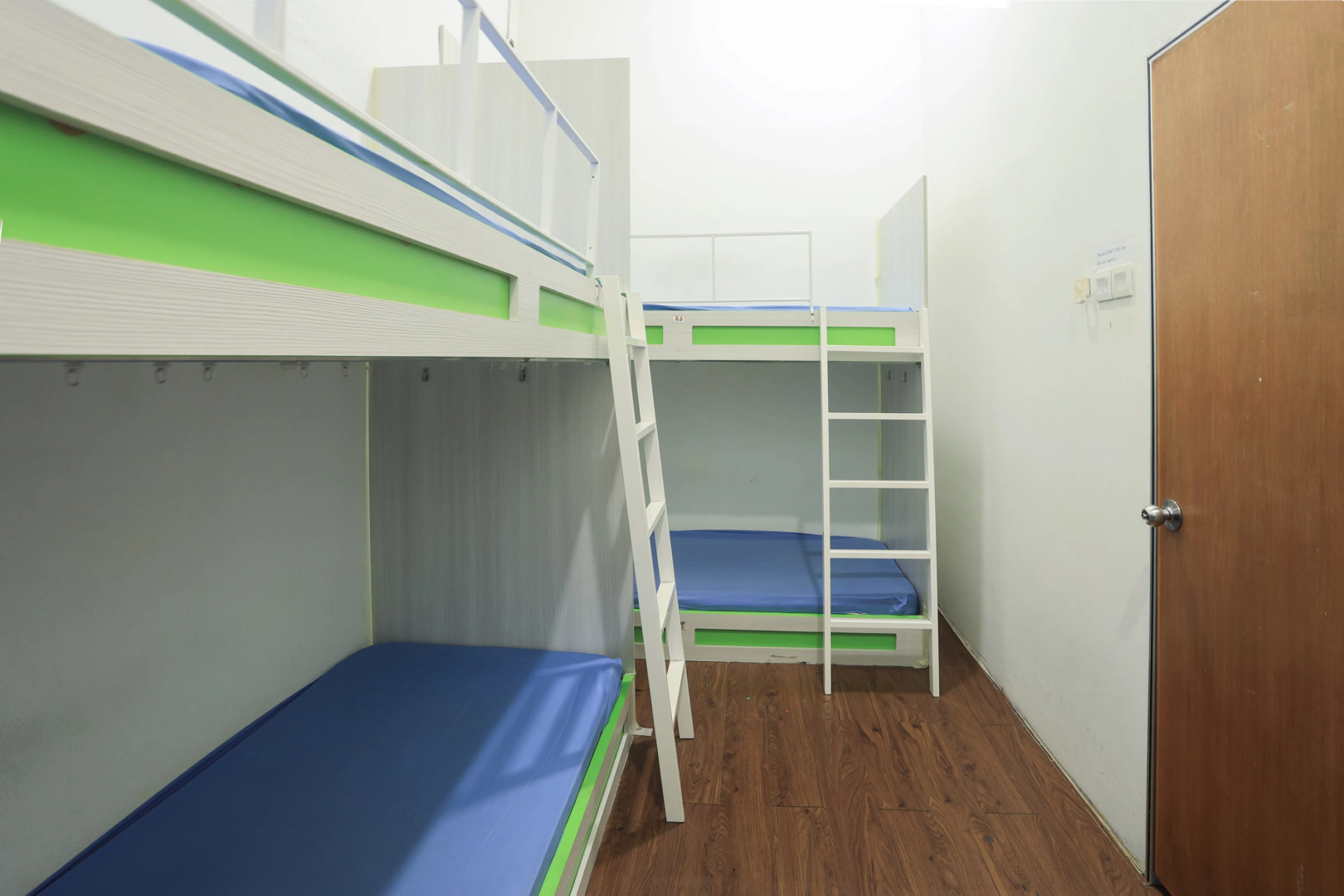 SPOT ON 90236 Zigzag Travellers Home - Hostel