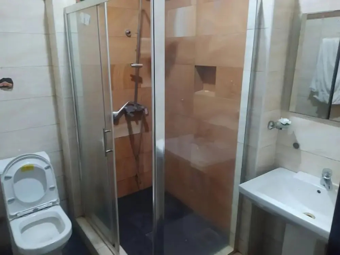 De City Hotel and Resort