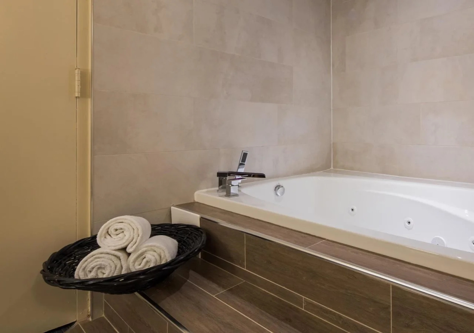 Best Western Plus Toronto Airport Hotel