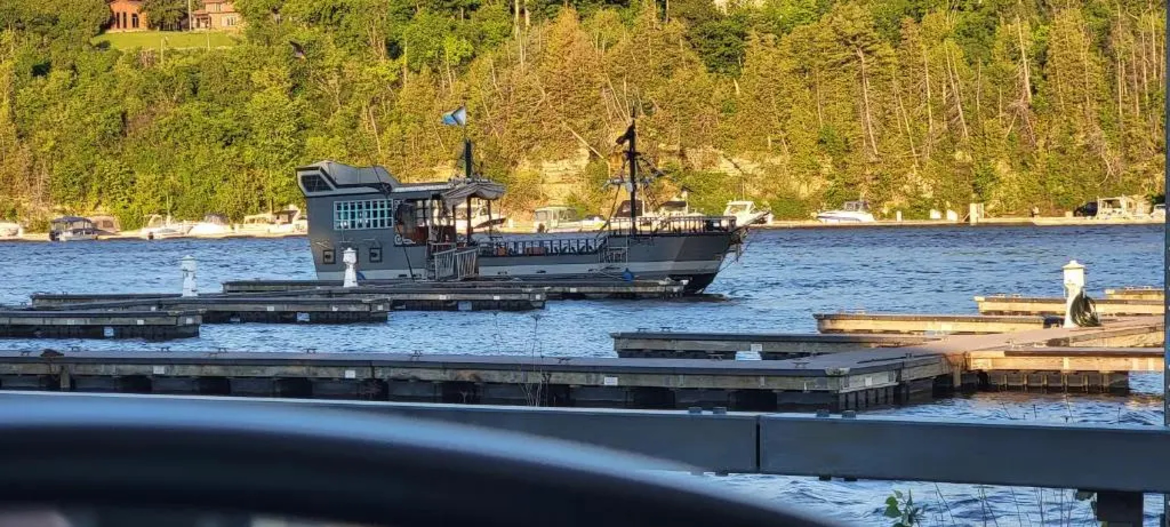 Kokomo INN Bed and Breakfast Ottawa-Gatineau's Only Tropical Riverfront B&B on the National Capital Cycling Pathway Route Verte #1 - for Adults Only - Chambre d'hôtes tropical aux berges des Outaouais BnB #17542O