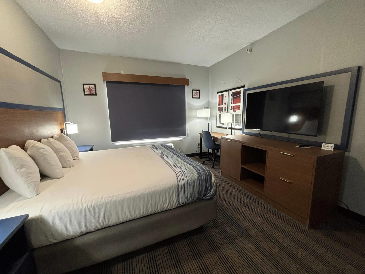 AmericInn by Wyndham Galesburg