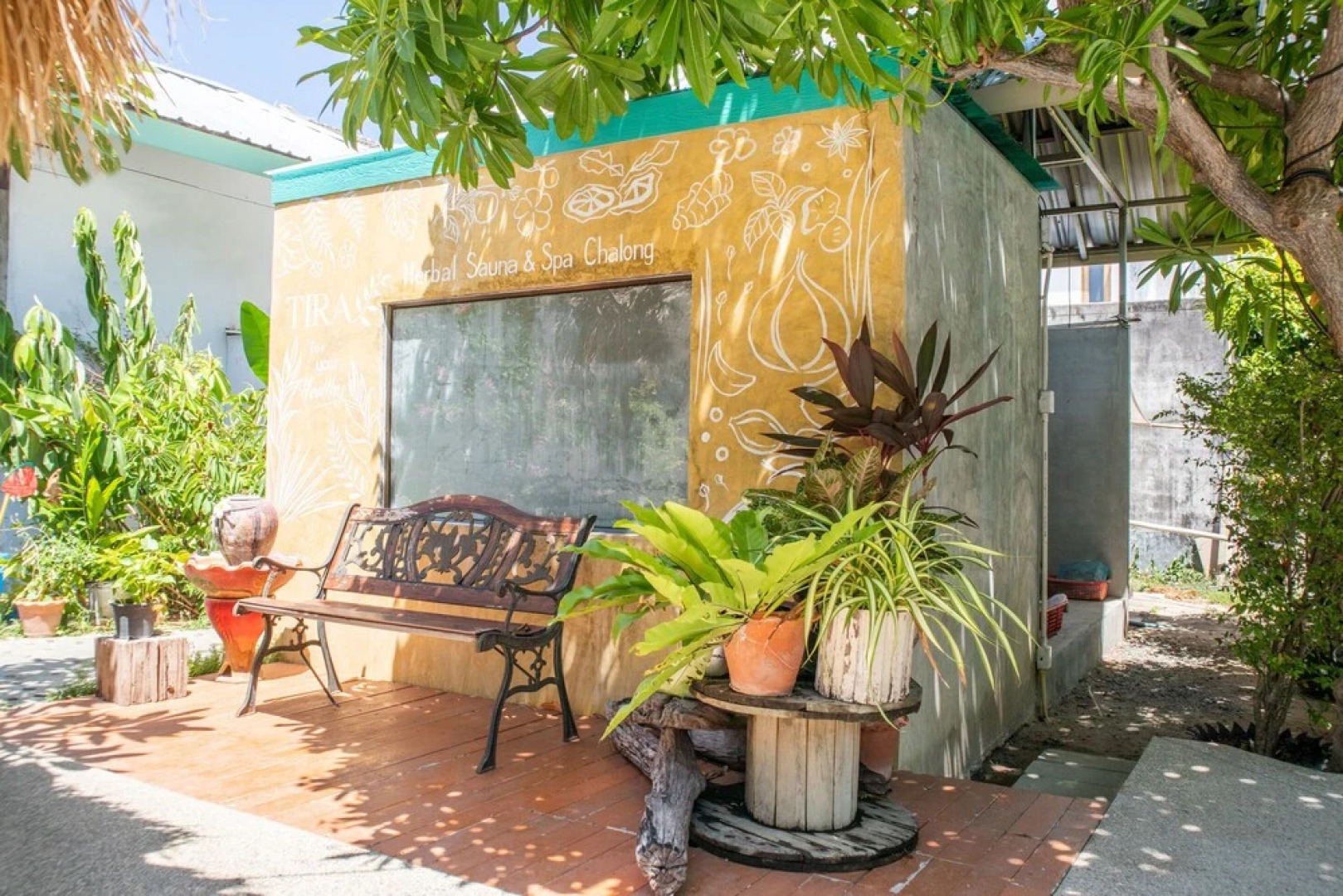 OYO 617 Tira Hostel chalong Phuket