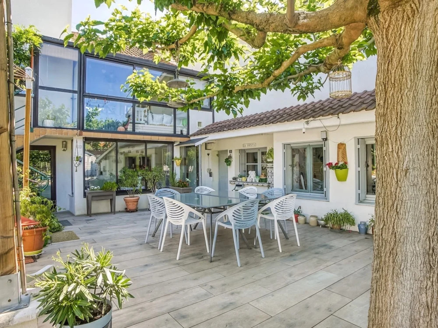 Comfortable Holiday Home in Roanne With Swimming Pool