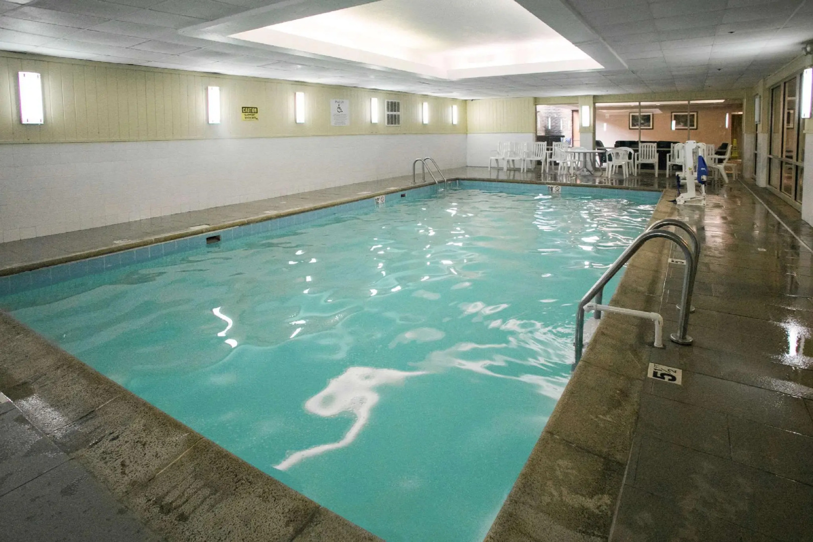 Comfort Suites Oakbrook Terrace near Oakbrook Center