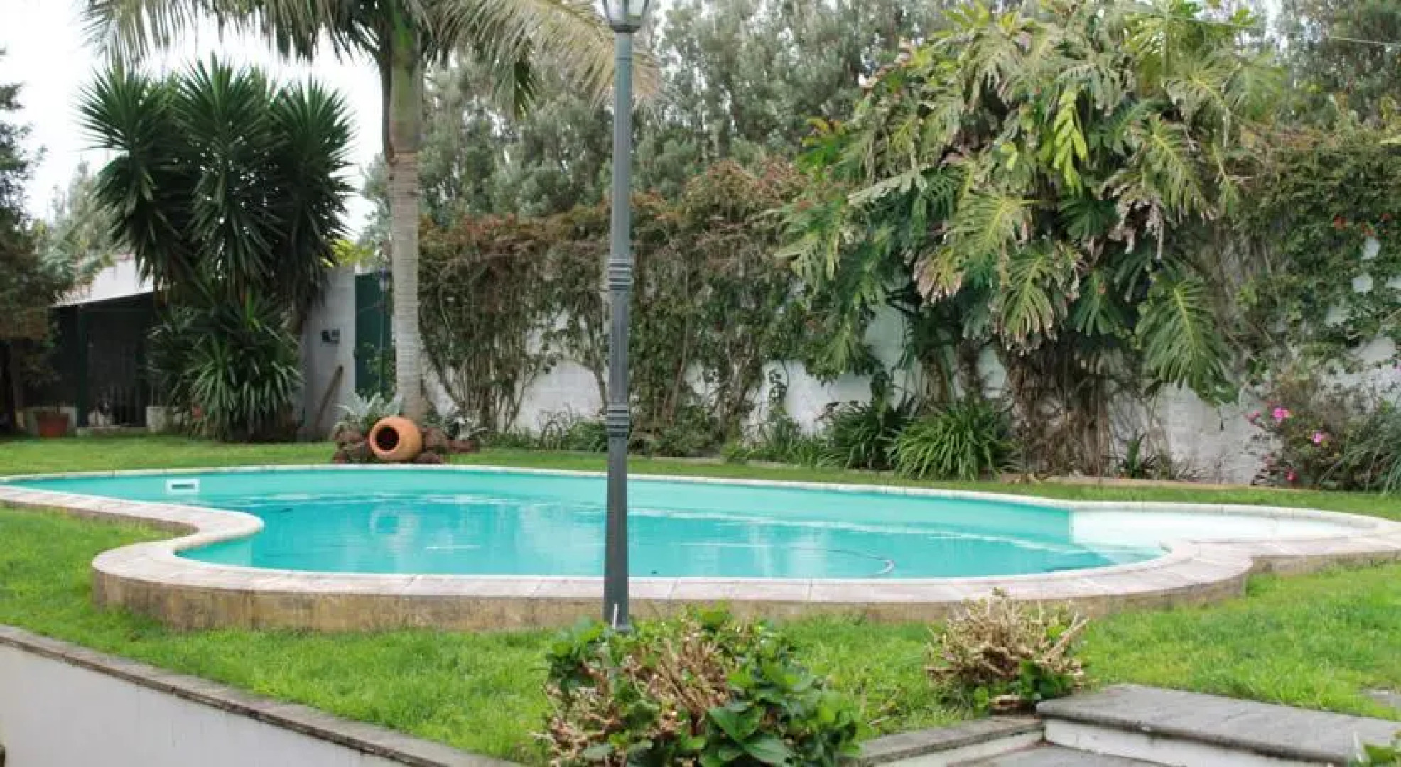Vivenda com piscina à frente da praia