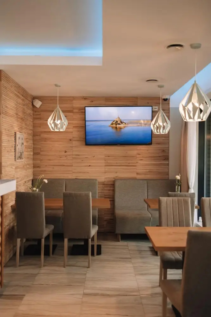 Merepargi ApartHotel & Cafe