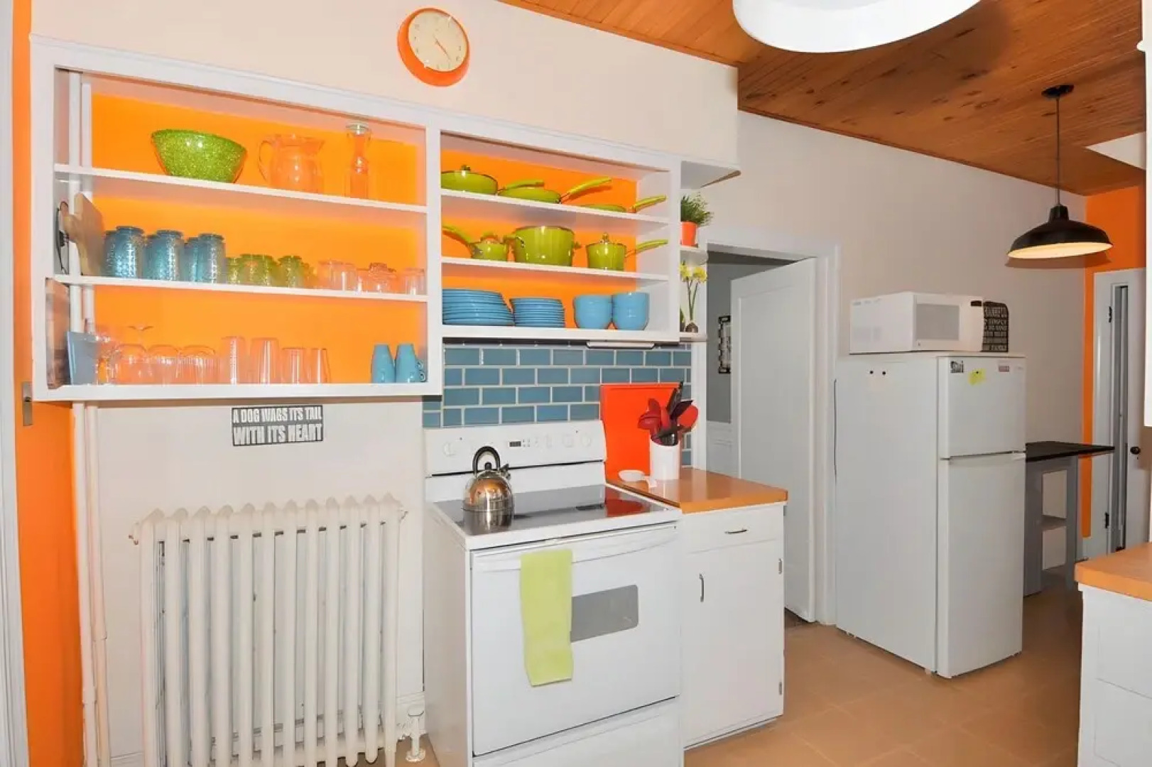 Aunt Beas Bungalow - Right in Town!