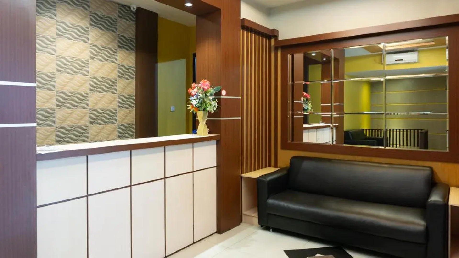 RedDoorz near Pelabuhan Jayapura