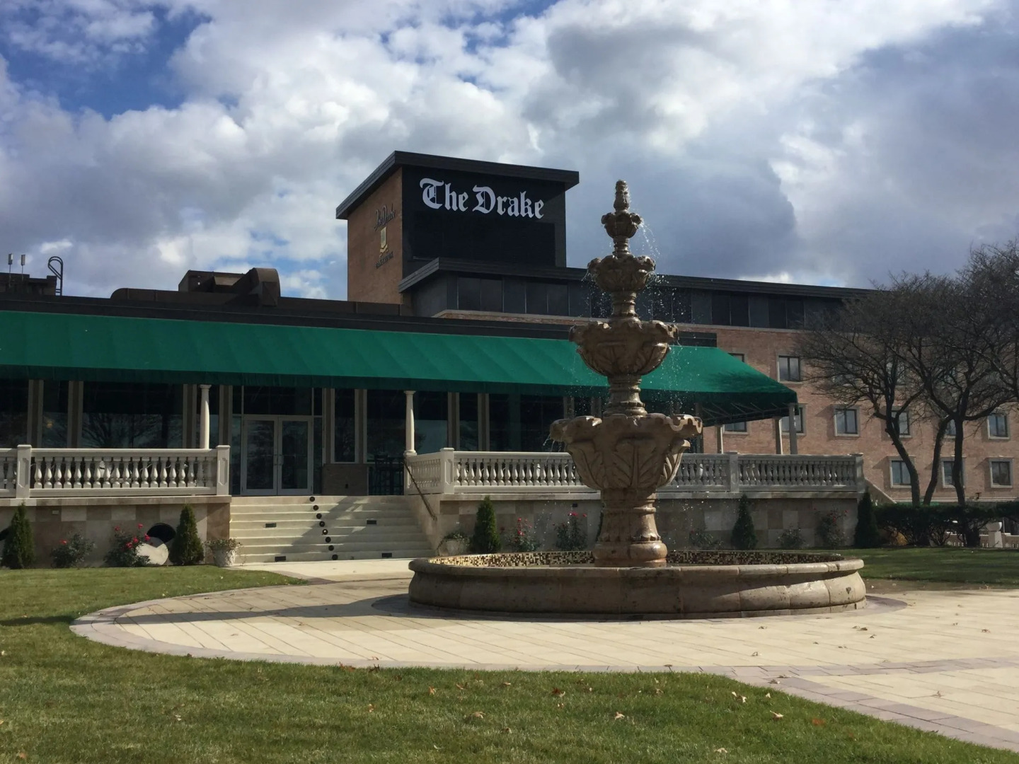 The Drake Oak Brook, Autograph Collection