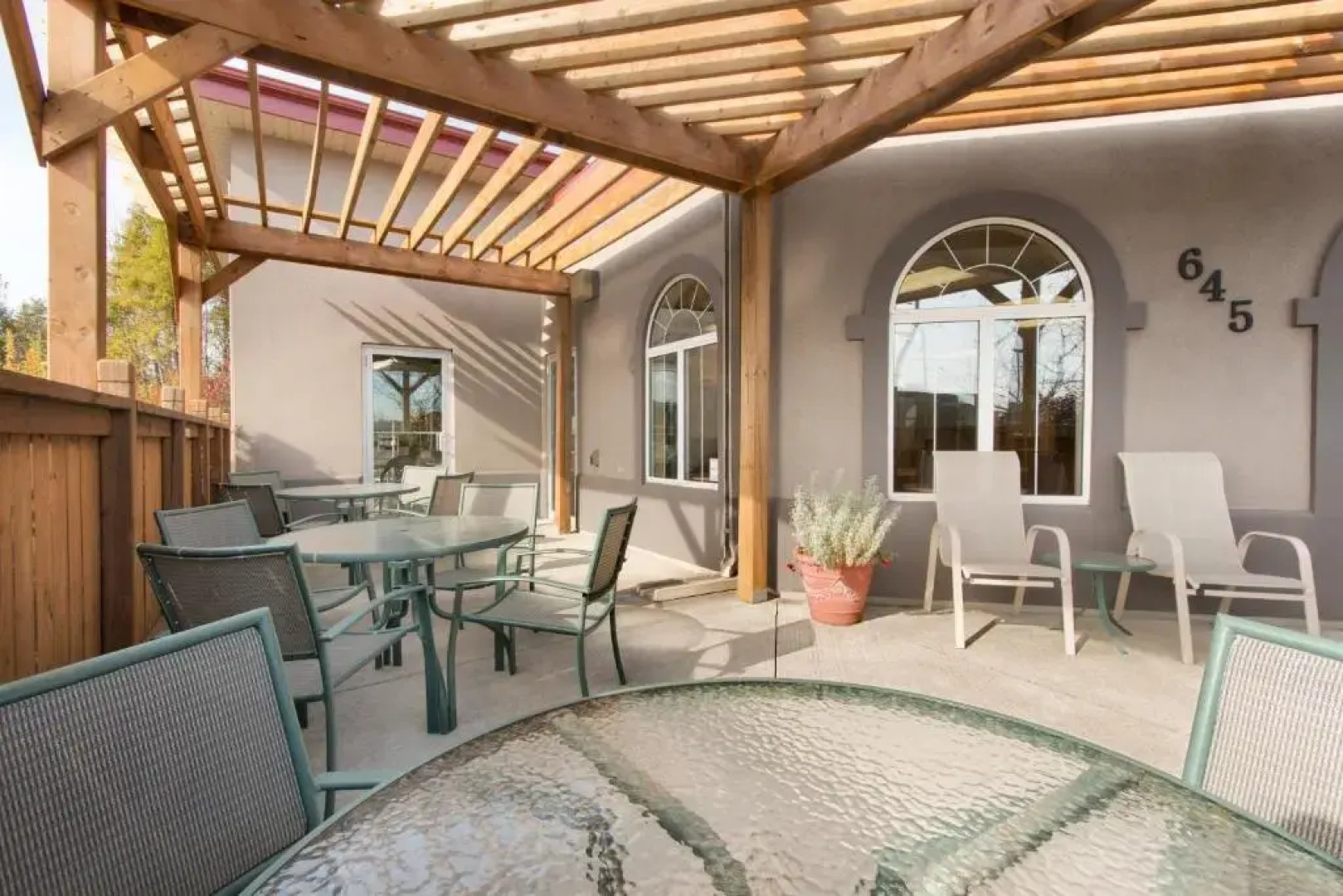 Days Inn & Suites - Thunder Bay