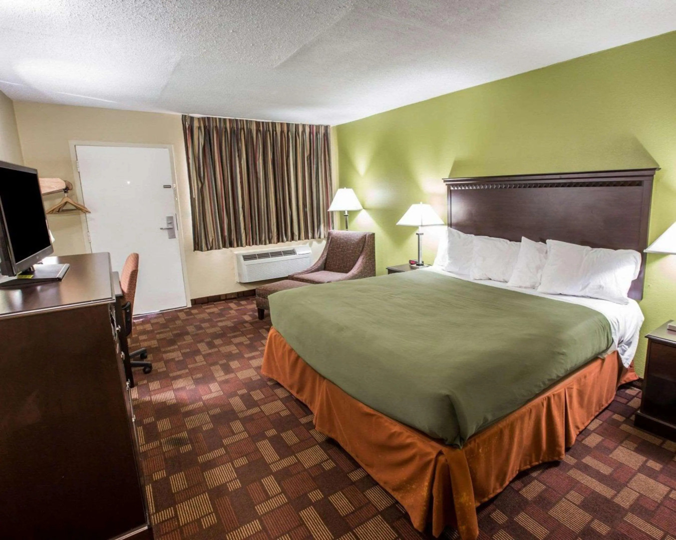 Econo Lodge Biltmore
