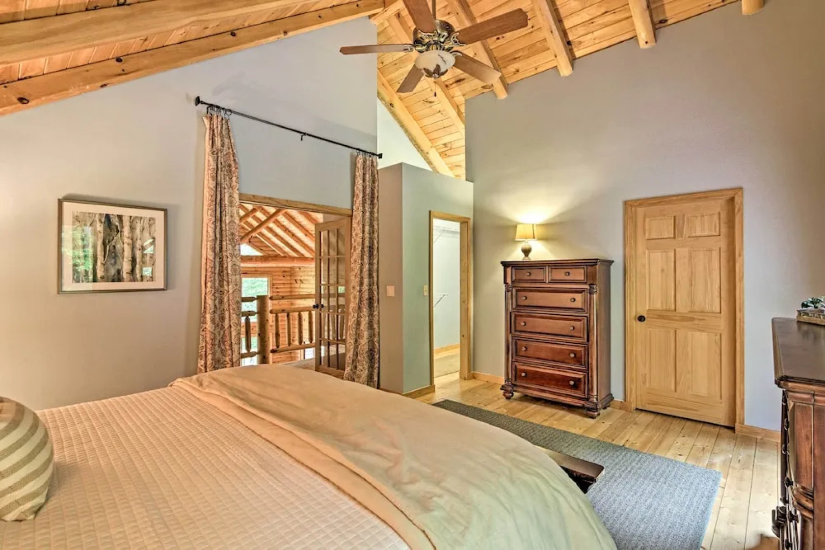 Quiet Cabin w/ Hot Tub ~ 15 Mi to State Parks!