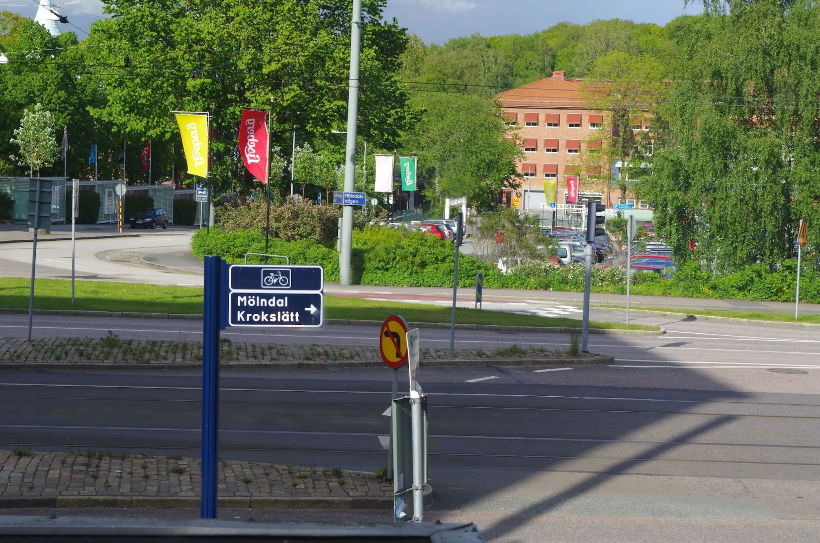 Spoton Hostel & Sportsbar