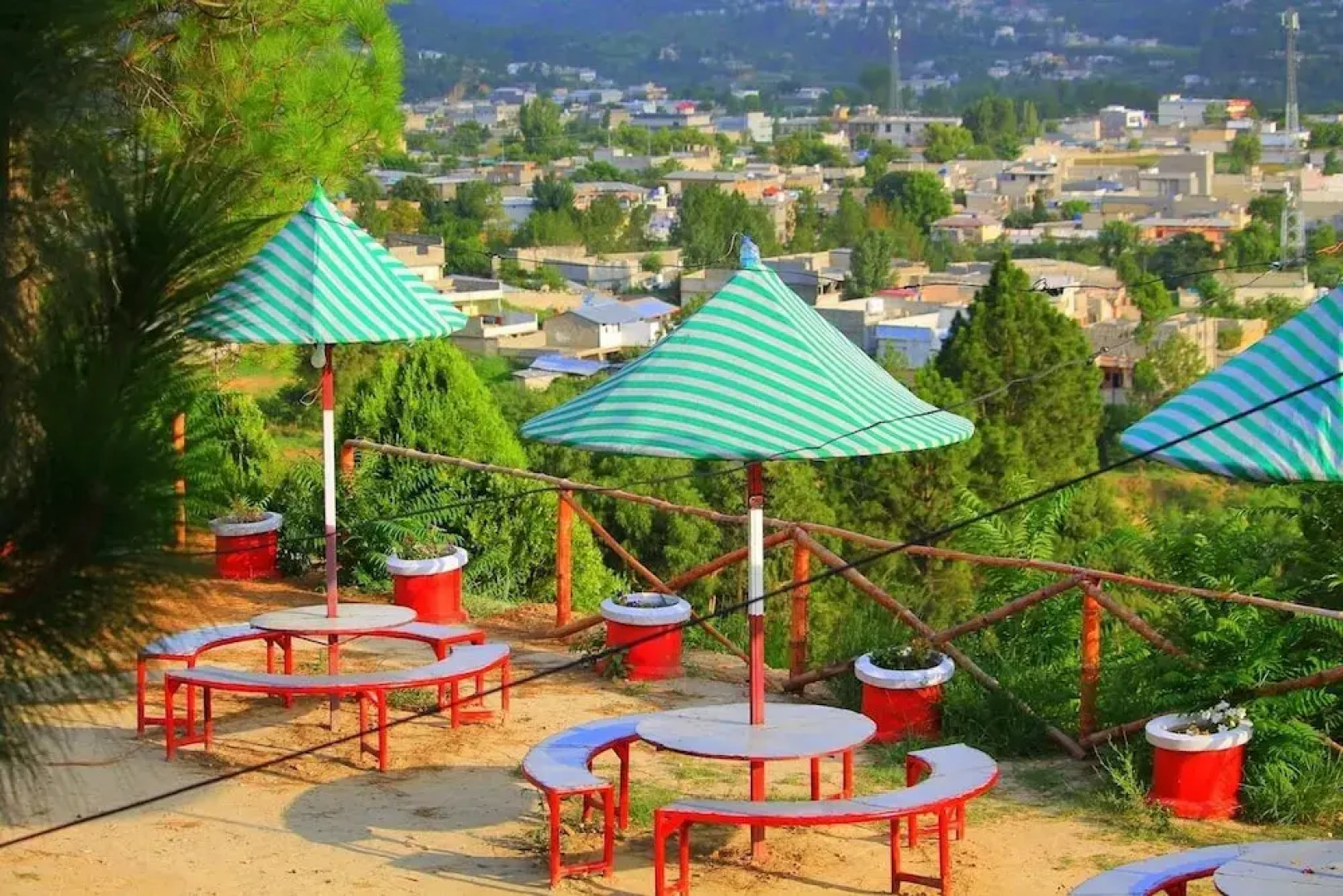 Red Rose Hotel & restaurent